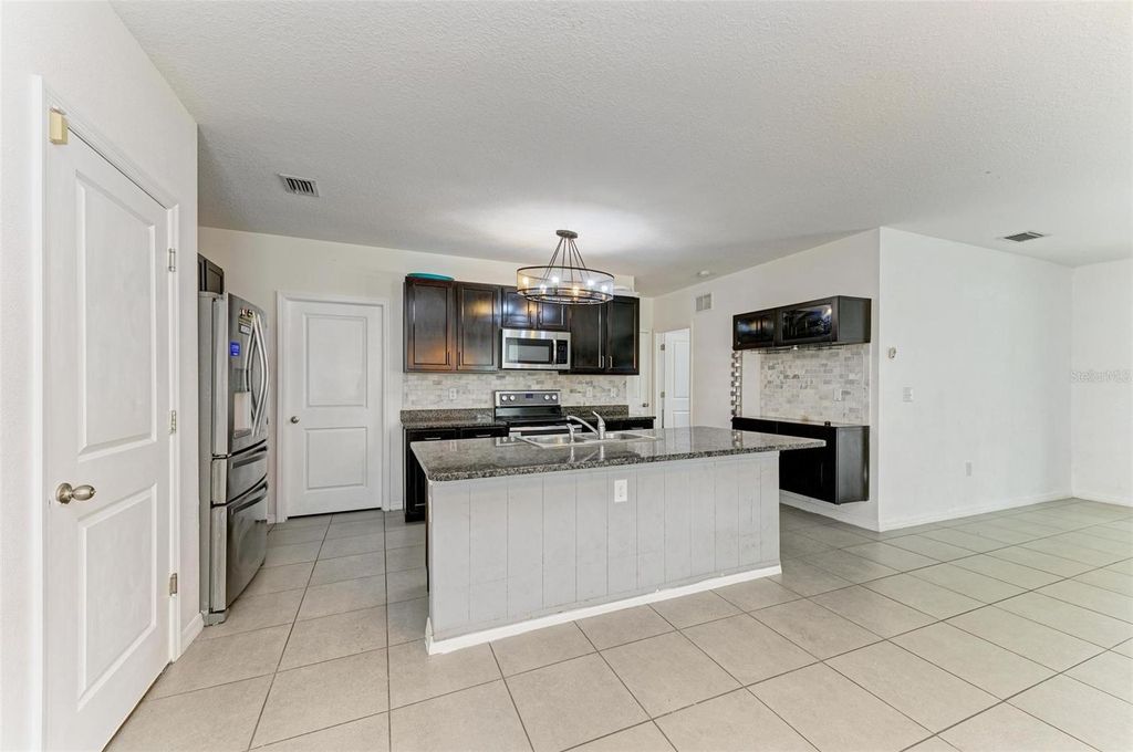 Image 9 of property listing at 123 SAN AVELLINO COURT, Bradenton, FL 34208