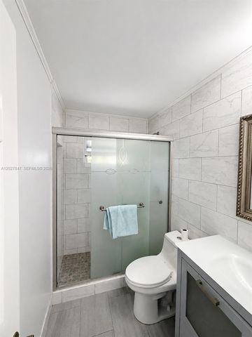 5651 NE 9th Ave, Oakland Park, FL 33334