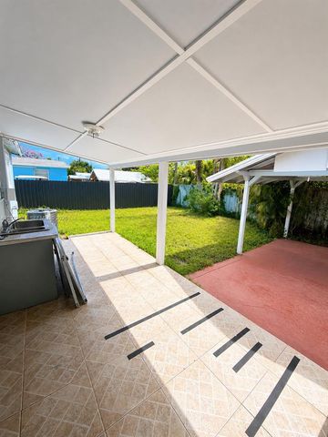 5651 NE 9th Ave, Oakland Park, FL 33334