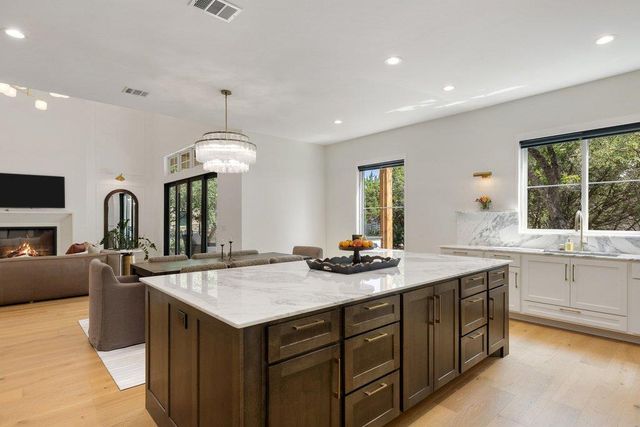 1362 Flint Rock LOOP, Driftwood, TX 78619