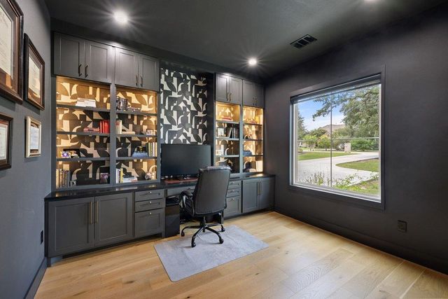 1362 Flint Rock LOOP, Driftwood, TX 78619