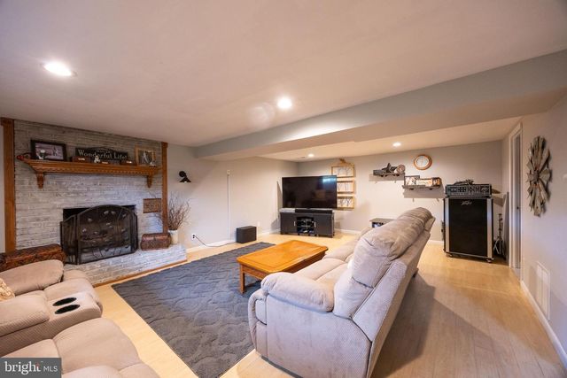 8 CRAIG DR, Clementon, NJ 08021