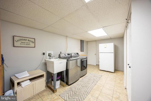 8 CRAIG DR, Clementon, NJ 08021