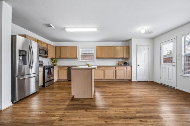 4710 Meadowthorn Court, Friendswood, TX 77546