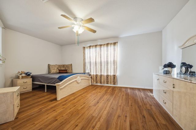 4710 Meadowthorn Court, Friendswood, TX 77546