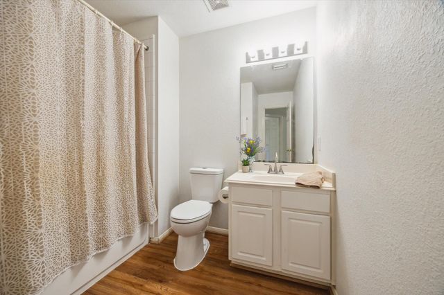 4710 Meadowthorn Court, Friendswood, TX 77546