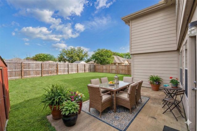 4710 Meadowthorn Court, Friendswood, TX 77546
