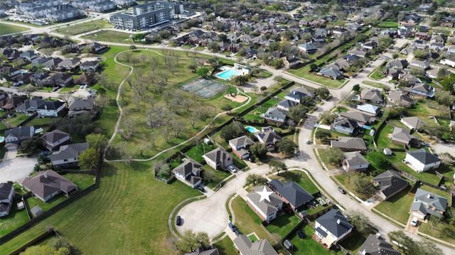 4710 Meadowthorn Court, Friendswood, TX 77546