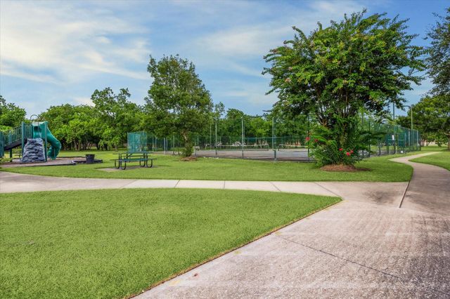 4710 Meadowthorn Court, Friendswood, TX 77546