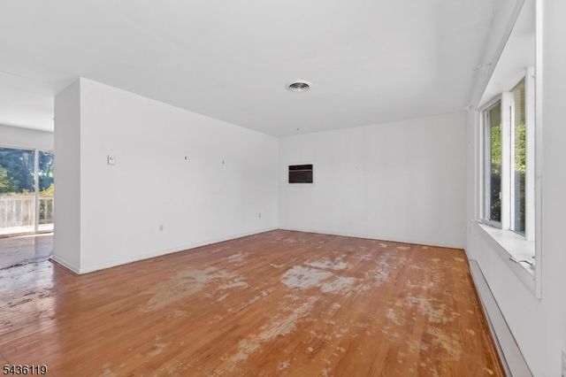 800 Lynda Rd, Lopatcong Twp., NJ 08865