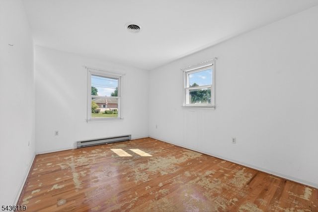 800 Lynda Rd, Lopatcong Twp., NJ 08865