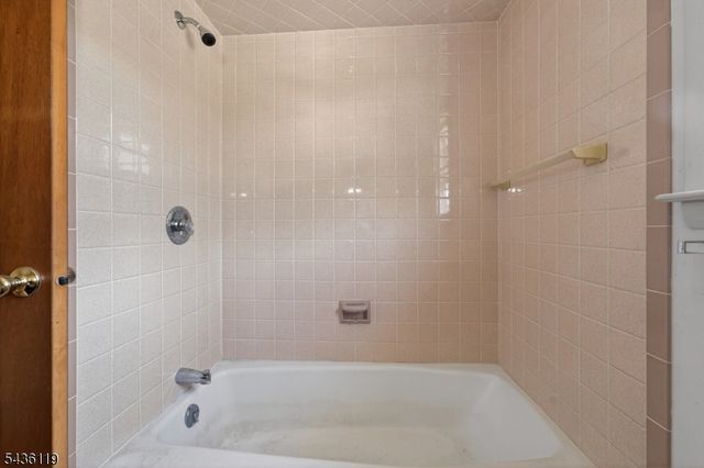 800 Lynda Rd, Lopatcong Twp., NJ 08865