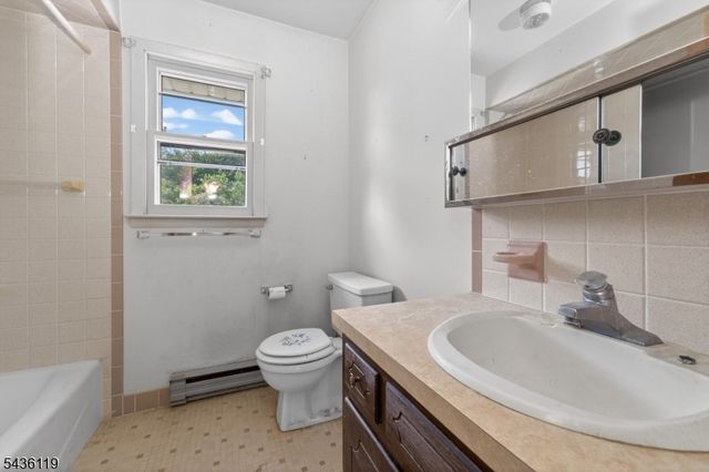 800 Lynda Rd, Lopatcong Twp., NJ 08865