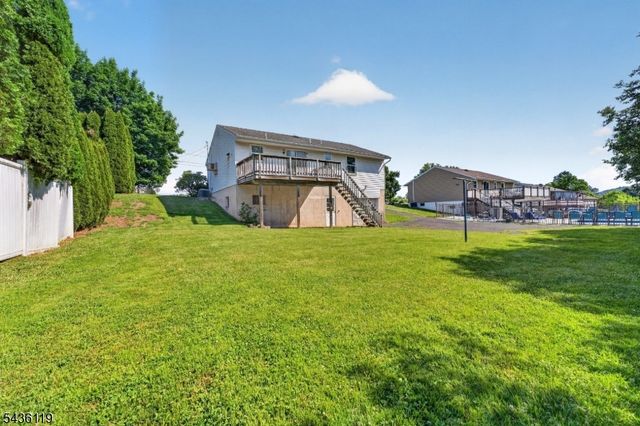 800 Lynda Rd, Lopatcong Twp., NJ 08865