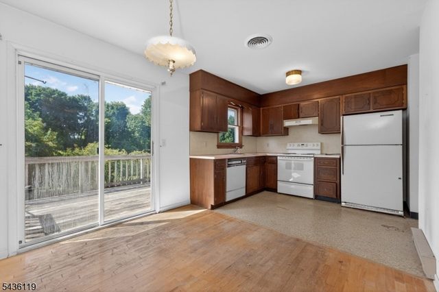 800 Lynda Rd, Lopatcong Twp., NJ 08865