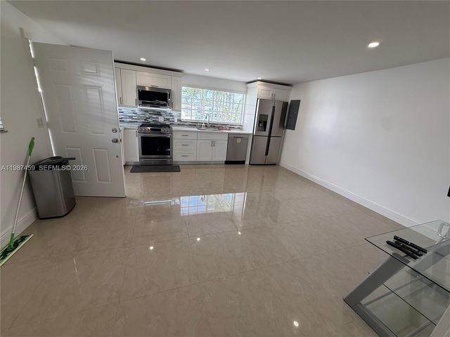 11602 NW 58th Ave EFF, Hialeah, FL 33012