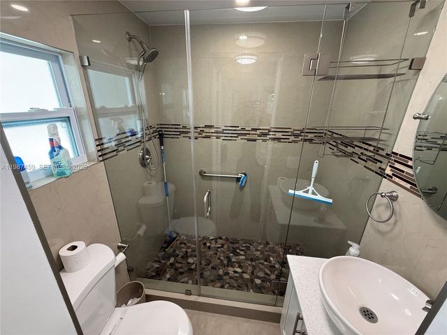 11602 NW 58th Ave EFF, Hialeah, FL 33012