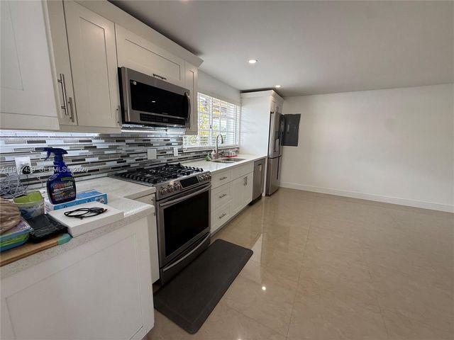 11602 NW 58th Ave EFF, Hialeah, FL 33012