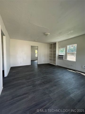 310 4th Avenue SE, Ardmore, OK 73401