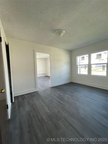 310 4th Avenue SE, Ardmore, OK 73401