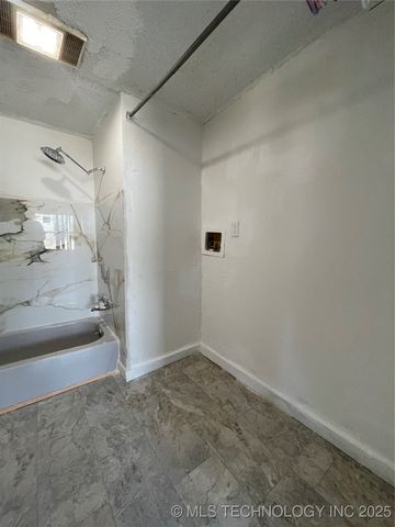 310 4th Avenue SE, Ardmore, OK 73401