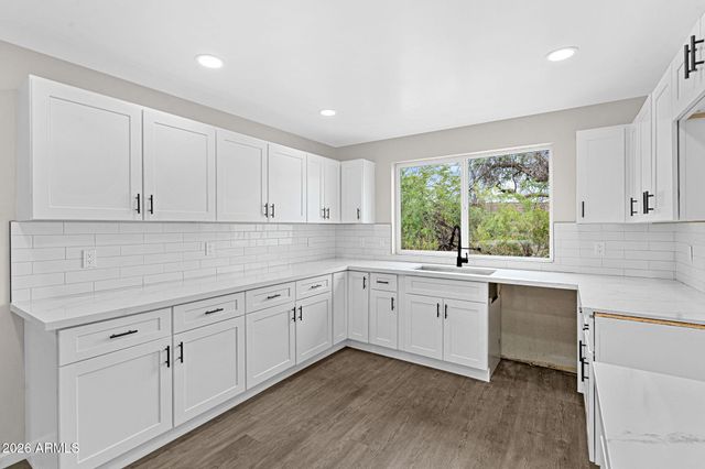 211 E CAMPO DESIERTO Road, Tempe, AZ 85288