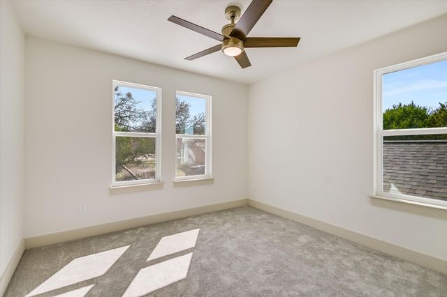 424 SHADY BLUFF DR, Wimberley, TX 78676