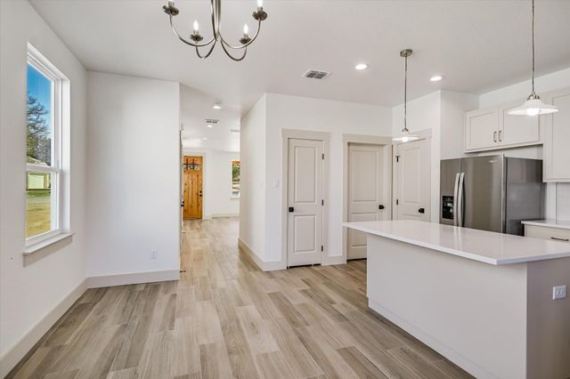 424 SHADY BLUFF DR, Wimberley, TX 78676
