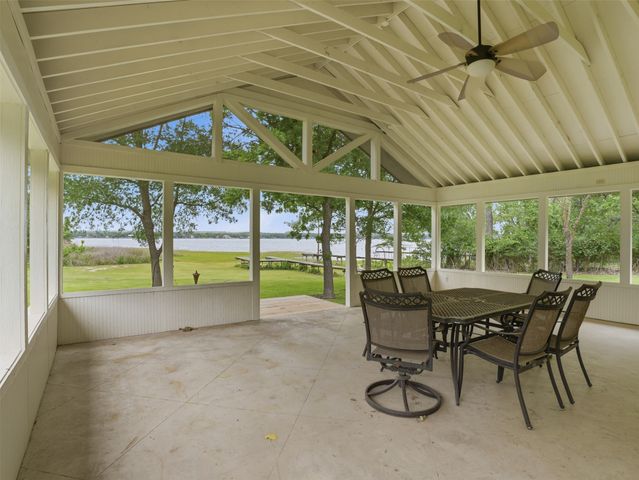 542 W Lake Drive, Weatherford, TX 76087