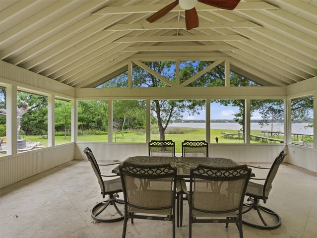 542 W Lake Drive, Weatherford, TX 76087