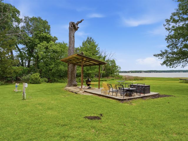 542 W Lake Drive, Weatherford, TX 76087