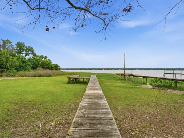 542 W Lake Drive, Weatherford, TX 76087