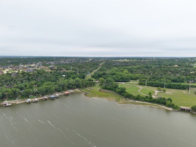 542 W Lake Drive, Weatherford, TX 76087