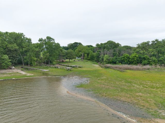 542 W Lake Drive, Weatherford, TX 76087