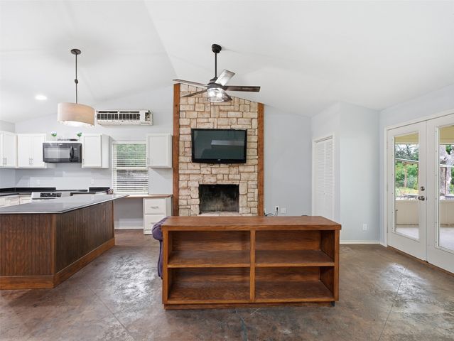 542 W Lake Drive, Weatherford, TX 76087
