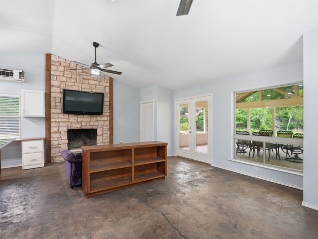 542 W Lake Drive, Weatherford, TX 76087