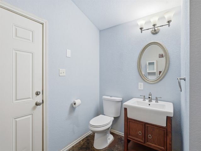 542 W Lake Drive, Weatherford, TX 76087