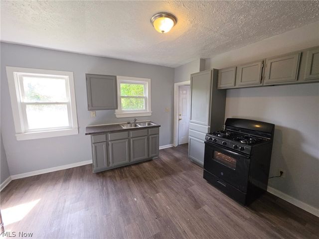 16906 Palda Drive, Cleveland, OH 44128