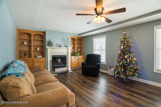 1701 Dawkins Rd, La Grange, KY 40031