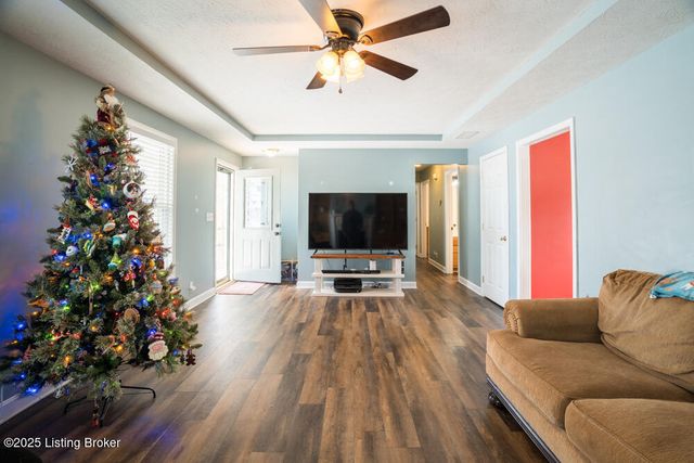 1701 Dawkins Rd, La Grange, KY 40031