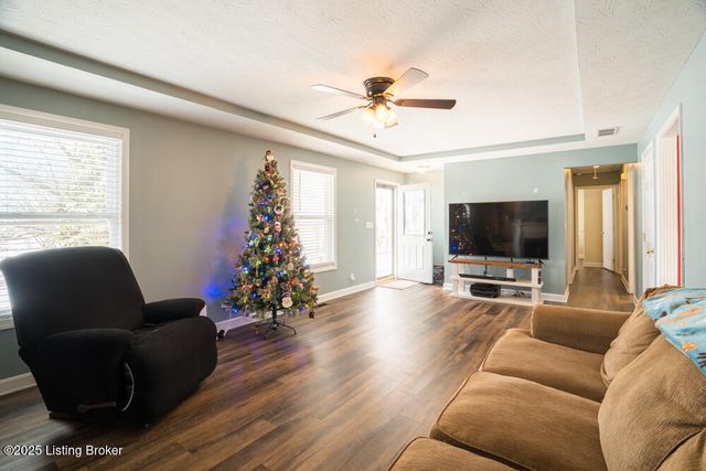 1701 Dawkins Rd, La Grange, KY 40031