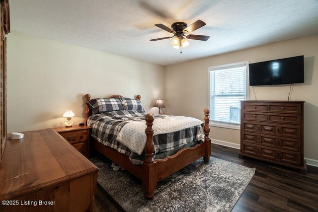 1701 Dawkins Rd, La Grange, KY 40031