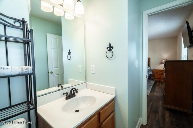 1701 Dawkins Rd, La Grange, KY 40031