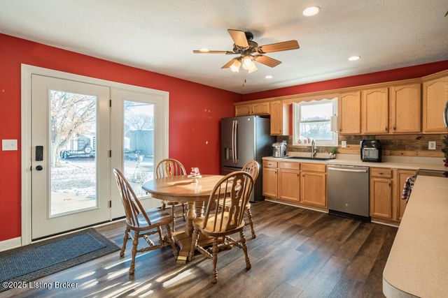 1701 Dawkins Rd, La Grange, KY 40031