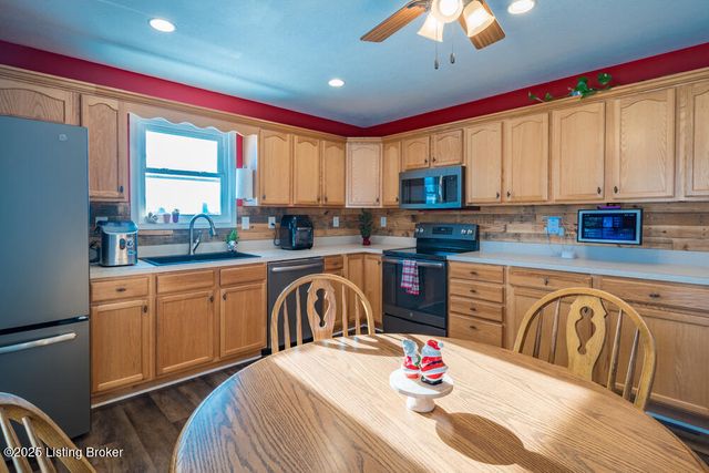 1701 Dawkins Rd, La Grange, KY 40031