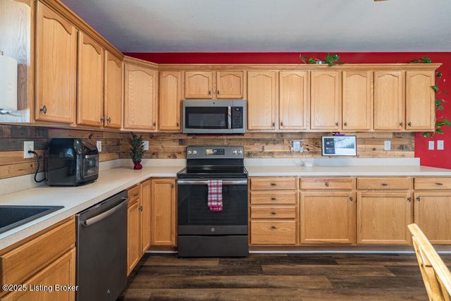 1701 Dawkins Rd, La Grange, KY 40031