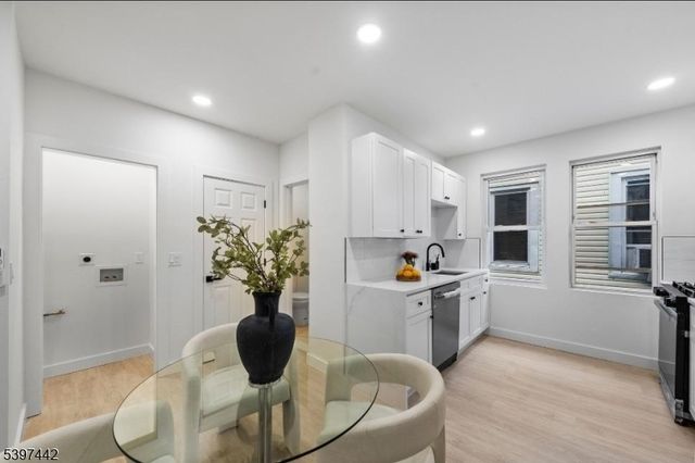 336 Danforth Ave, Jersey City, NJ 07305