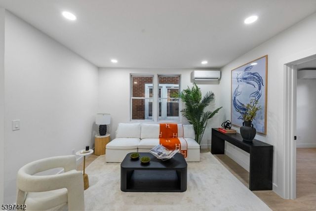 336 Danforth Ave, Jersey City, NJ 07305