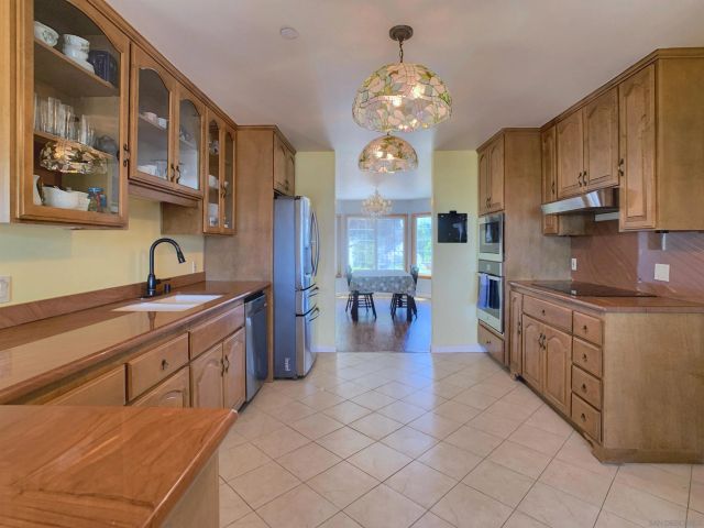 1249 LA CRESTA BLVD, El Cajon, CA 92021