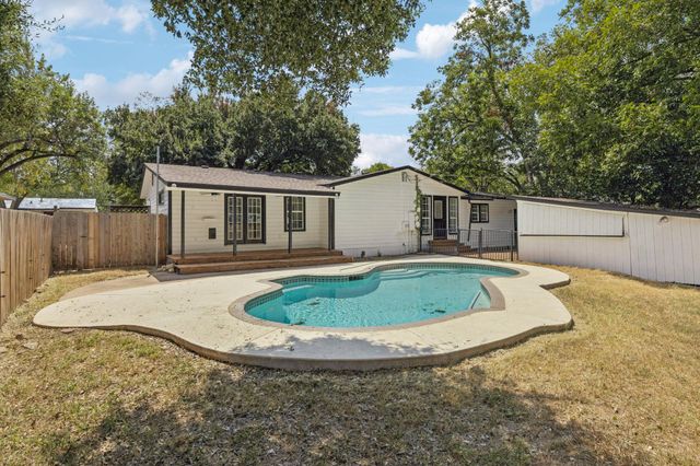 908 Kent ST, Taylor, TX 76574